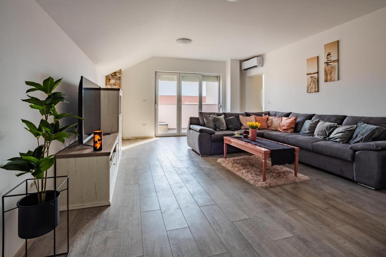Seaview Apartments Roberta ซาดาร์ ภายนอก รูปภาพ